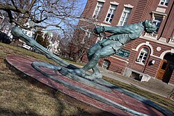 Für den hier sechstplatzierten Olympiasieger von 1956 und Weltrekordinhaber Hal Connolly wurde in Brighton (Boston), Massachusetts eine Statue errichtet