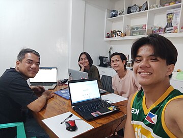 Kunokuno, Meriam, Jheck, and Cjay (Left to right) Training session on Wiktionary project