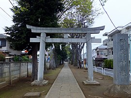 尉殿神社の鳥居（住吉町一丁目）