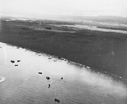 נחתי הדיוויזיה הראשונה נוחתים בגוודלקנל, 7 באוגוסט 1942