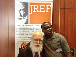 James Randi a humanistický aktivista Leo Igwe na Amaz!ng Meeting, 2013.