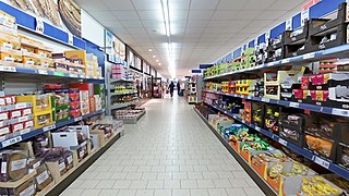 L'intérieur typique d'un magasin Lidl en Finlande.