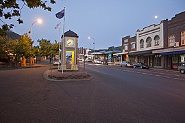 Looking up Argyle Street (Illawarra Highway) in Moss Vale.jpg