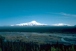 Mount Sanford (vänster) och Mount Wrangell (höger) 1981