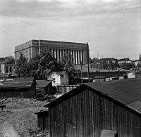 Näkymä Töölön ratapiha-alueelta kohti Eduskuntataloa, 1950.