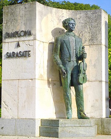 Detalle de la escultura de Pablo Sarasate.