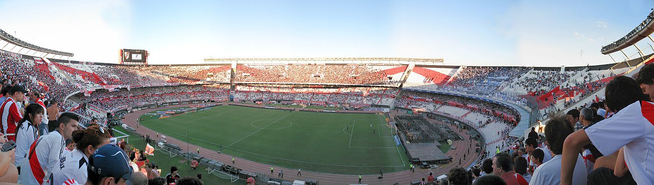 Vista panorámica del Estadiu Monumental nel 2013.