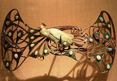 Ornamento iluminado com forma de pavão por René Lalique