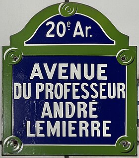 Voir la plaque.