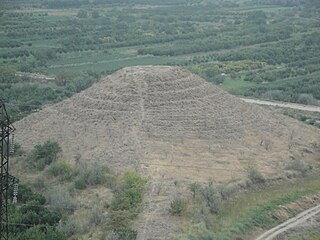 Piramidforma monteto de Dvin