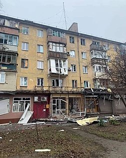 Ødelagt boligbyggeri i Mariupol efter russisk bombardement i marts 2022