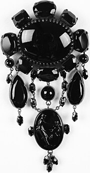 Mourning jewellery in the form of a jet brooch, 19th century.