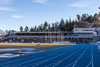 Huvudbyggnad med ishall