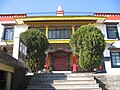 Tibeta biblioteko, tuj apud la tibeta administrejo