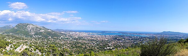 Vue générale depuis le Baou des Quatre Oures.