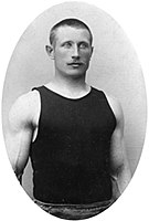 Der Olympiavierte Verner Järvinen, auch Bronzemedaillengewinner im Diskuswurf, griechischer Stil, und Sieger von 1906 in der letztgenannten Disziplin