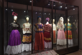 Vestidos de Frida, expuestos en Museo Frida Kahlo