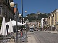 Avenida dos Combatentes da Grande Guerra; hinten der Monte Santa Luzia mit Wallfahrtskirche