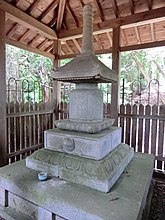 Monument uit de 14e eeuw voor Rigen Daishi (Hōkaku-tempel)