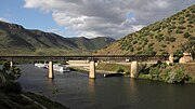 Die stillgelegte Eisenbahnbrücke nach Spanien.