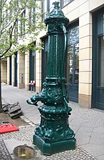 Berliner Straßen­brunnen (1895)