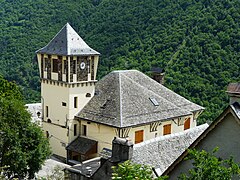 La casa consistorial (la mairie).