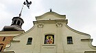 Kościół św Jana Chrzciciela we Włocławku - tympanon bocznej kaplicy z obrazem Matki Bożej