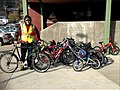 Велосипед начальной школы Гастино в школьный день (17207259780) .jpg