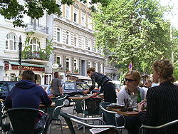 Уличное кафе на улице Lange Reihe