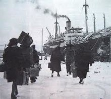 Istrian Italians leave Pola in 1947 during the Istrian-Dalmatian exodus Italians leave Pola.jpg