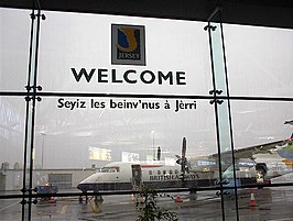 Welcome to Jersey bord bij Jersey Airport