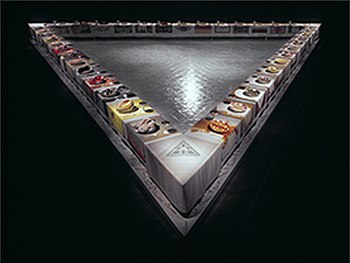 Инсталляция «Званый ужин», в центре которой — «Этаж наследия»