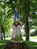 Kip Device Marije (Kraljica Ogrske) pri cerkvi Sv. Nikolaj, Dolenci