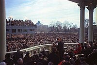 Prezident Lyndon B. Johnson přednáší svůj inaugurační proslov, 20. ledna 1965.
