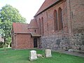 Nordwand mit Sakristei und Feldsteinmauerwerk