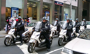 קטנועים "פיאג'ו בוורלי" בשרות משטרת העיר ניו יורק