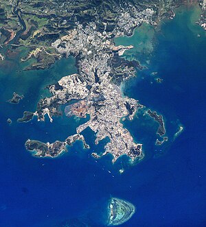 Photographie satellite de Nouméa et des environs, prise de la Station spatiale internationale. Image de la NASA