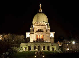 Vue nocturne de l'oratoire Saint-Joseph du Mont-Royal, à Montréal. (définition réelle 2 000 × 1 465)