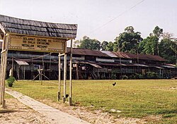 Rumah Panjang Bala Entakong Mendalam di Nanga Medamit