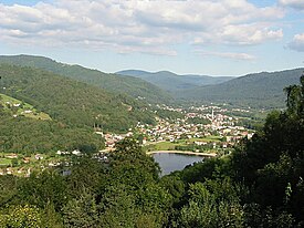 Aldeia e lago de Moselotte