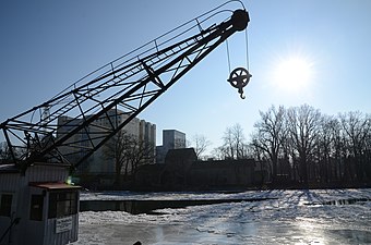 Blick vom Kranen-Denkmal auf die Umschlagstelle Cramer-Mühle bei Main-Eisgang im Jahre 2012