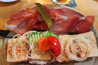 Schinkenbrot und Brot mit Limburger