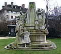 Monument Ludovic Trarieux, de Jean Boucher, dans le Square Claude-Nicolas-Ledoux.