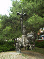 Скульптура Івана Дурника і коника-стрибунця