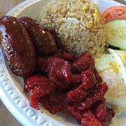 Tosilog philippin du petit-déjeuner avec tocino et longanisse