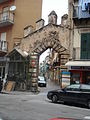 Porta ad arco di via dei Crociferi che si immette in via Noce