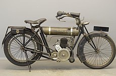 Het eerste 225cc-model werd van 1914 tot 1922 geleverd. Dit exemplaar is van 1920.