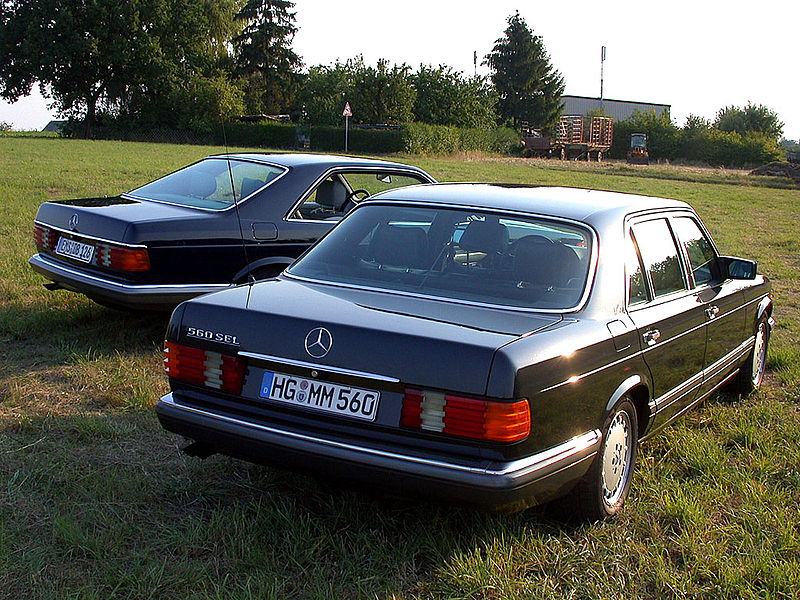 800px-1979-1991_Mercedes-Benz_W126_500_SEC_and_560_SEL.jpg