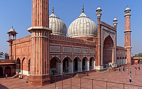 Le Jama Masjid ou « Mosquée du Vendredi », la grande mosquée de la ville et important monument d'architecture moghole.