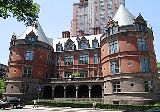 The building as seen from the east in 2015 455 Central Park West from east.jpg